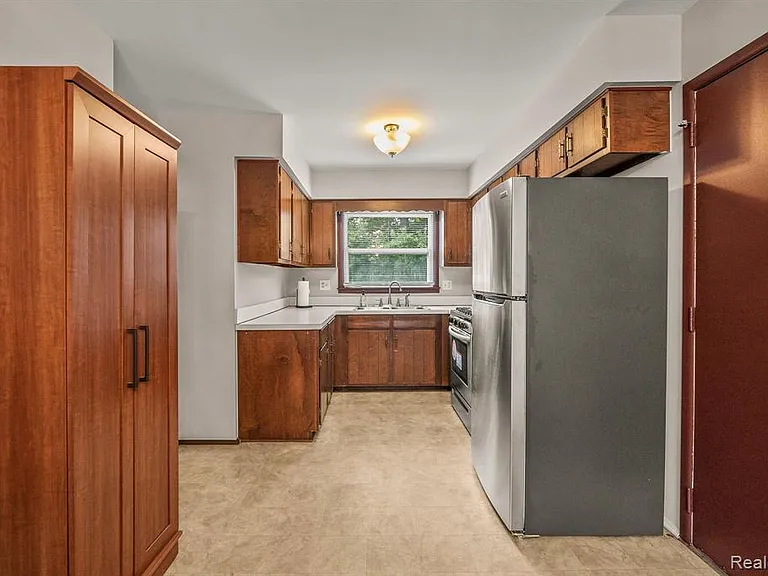 51205 Fairlane Dr — Photo 11