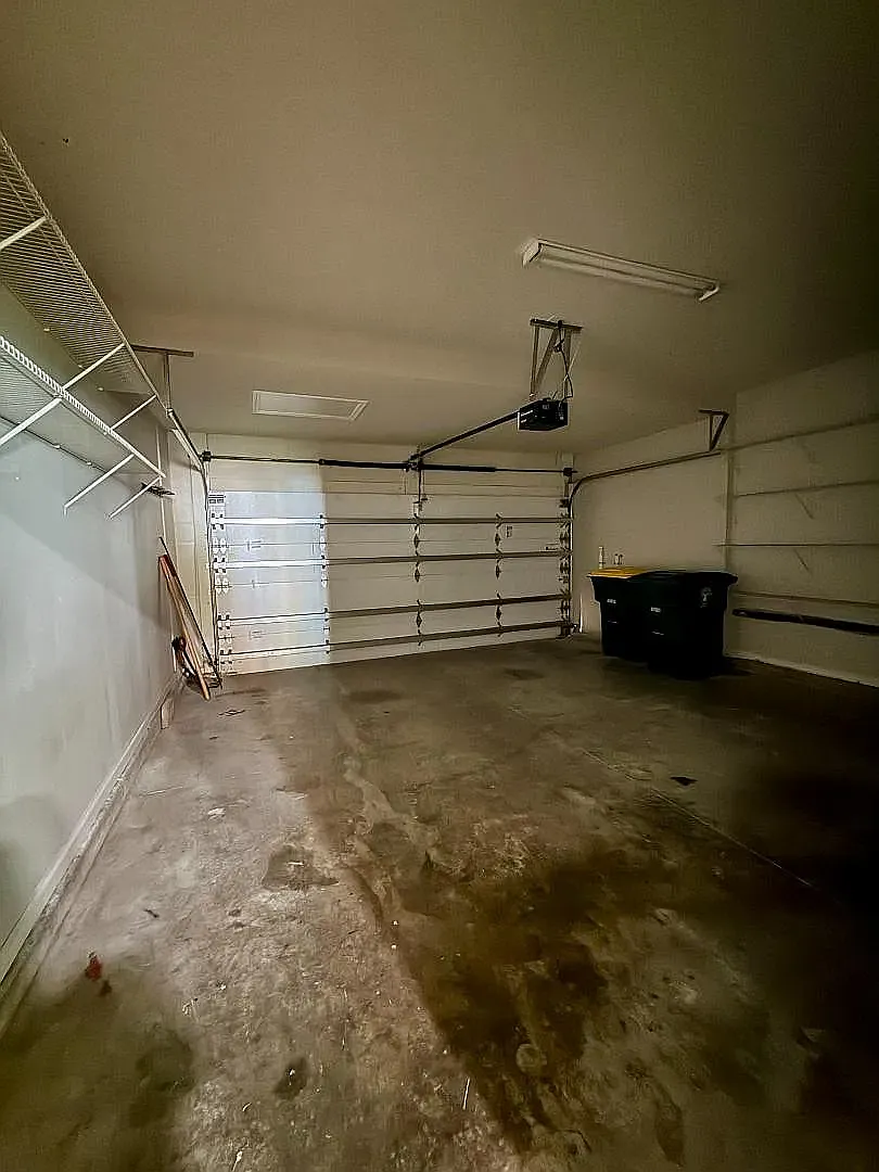 3 bed, 2.5 bath, 2047 sqft, $2,275 — Photo 4