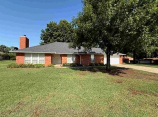 908 Edgemoor Dr, Stillwater, OK 74074