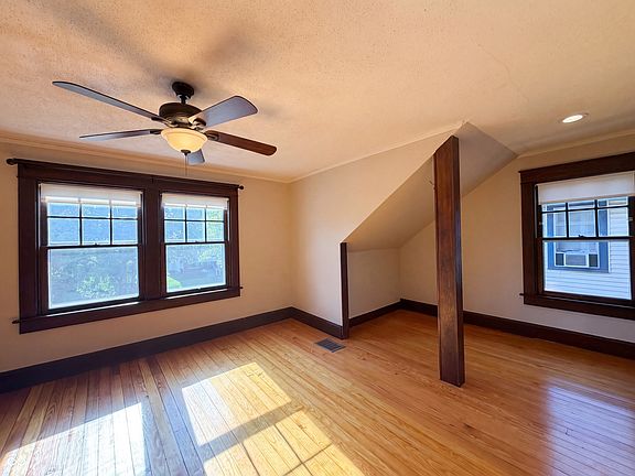 4th image of 524 N Riley Ave