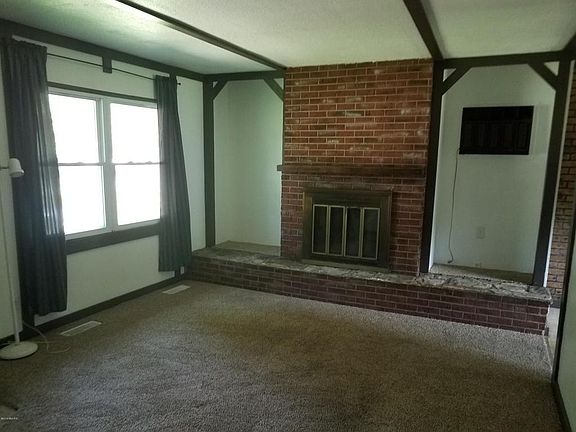 3rd image of 1133 Beverly Ct