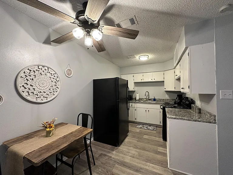 3800 Pine St #4 — Photo 5