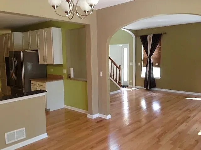 10S447 Carrington Cir — Photo 8