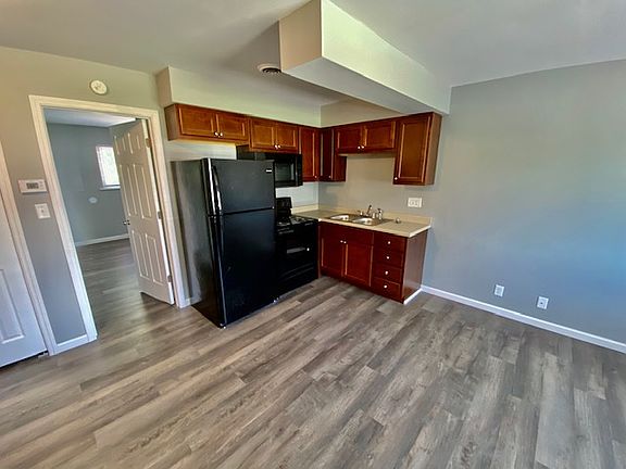 3rd image of 406 Edgar St APT 8