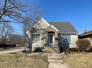 727 11th St, Peru, IL 61354