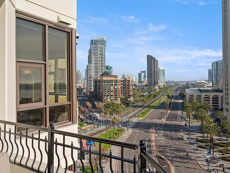 700 W Harbor Dr W #1204 — Photo 36