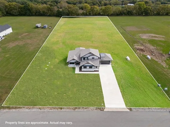 13507 Woodland Ranch Dr, Lone Jack, MO 64086