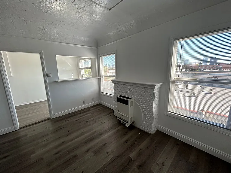 138 S Berendo St — Photo 6