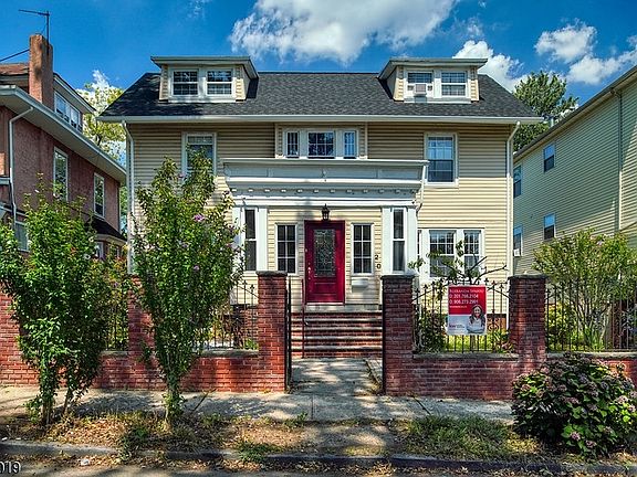 2nd image of 20 Vernon Pl