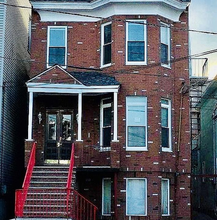1st image of 673 Summit Ave #2R