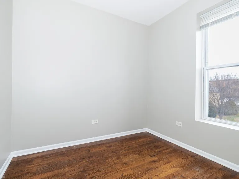 4326 S Calumet Ave #2 — Photo 3