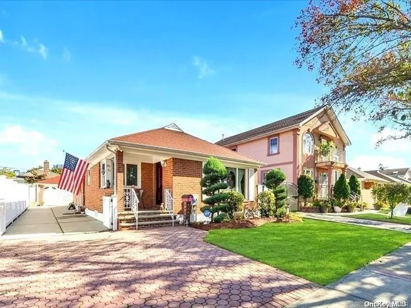 81-11 254 Street, Glen Oaks, NY 11004