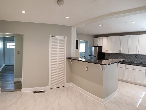 4th image of 17056 Burnham Ave