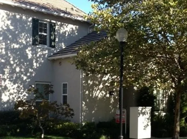 7 Villa Gardens Ct, Roseville, CA 95678