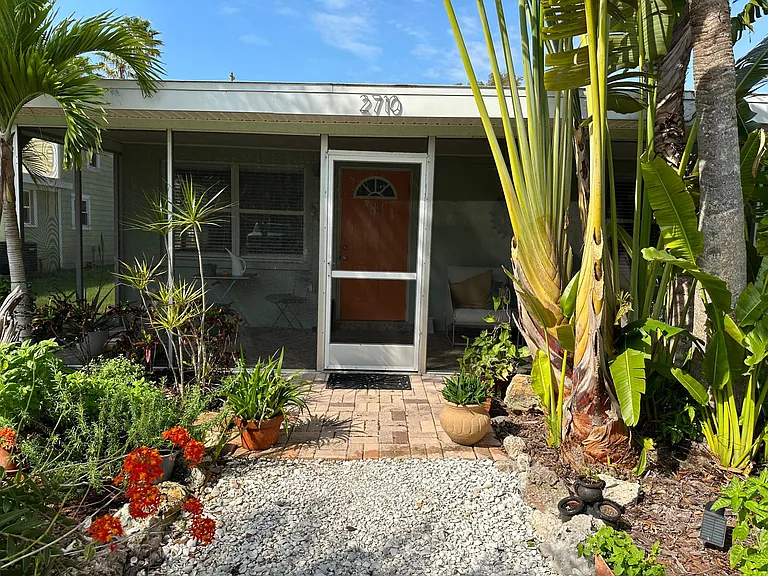 2710 Avenue C — Photo 13