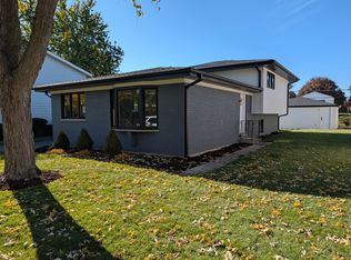 564 Adele St, Elmhurst, IL 60126