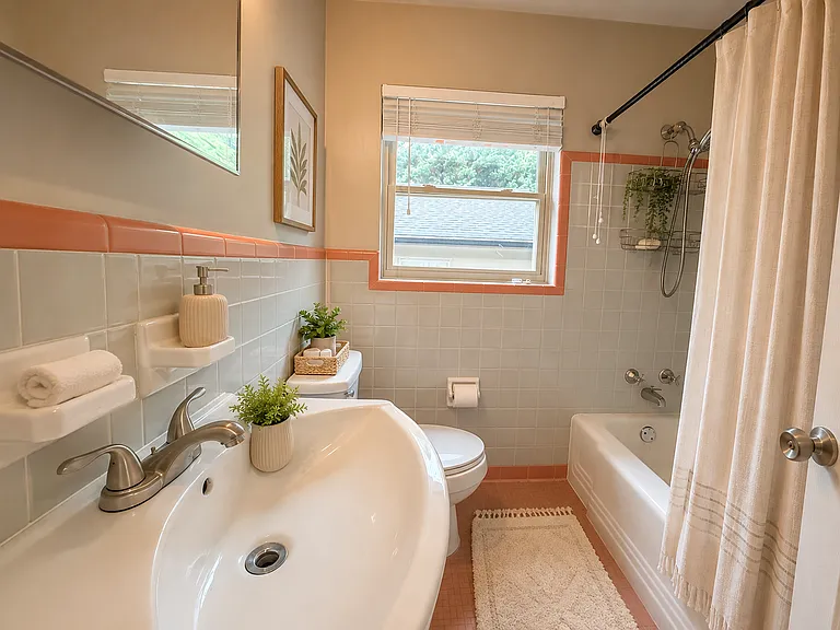 1008 Broadway St — Photo 20