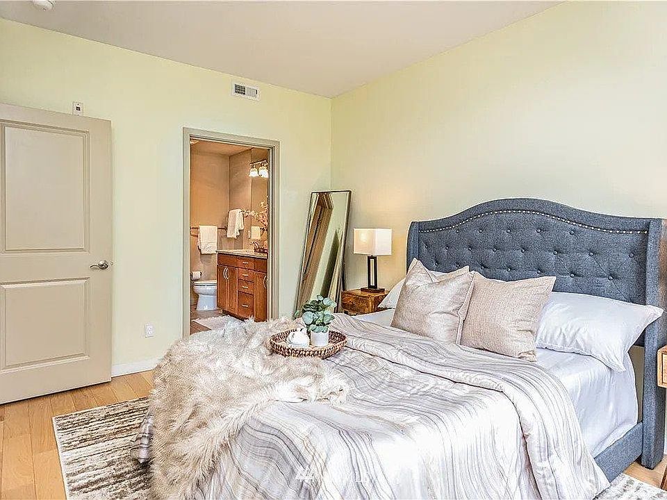 1st image of 150 102nd Ave SE Unit 304