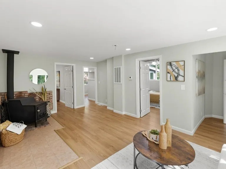 19046 Laurel Dr — Photo 5
