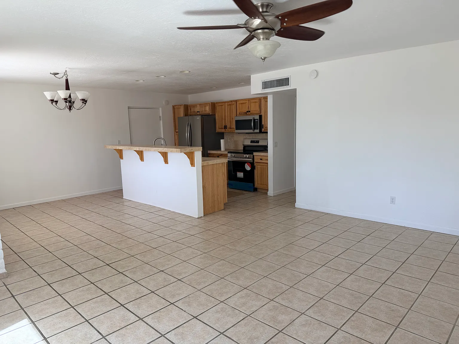 3 bed, 1188 sqft, $1,700 — Photo 4