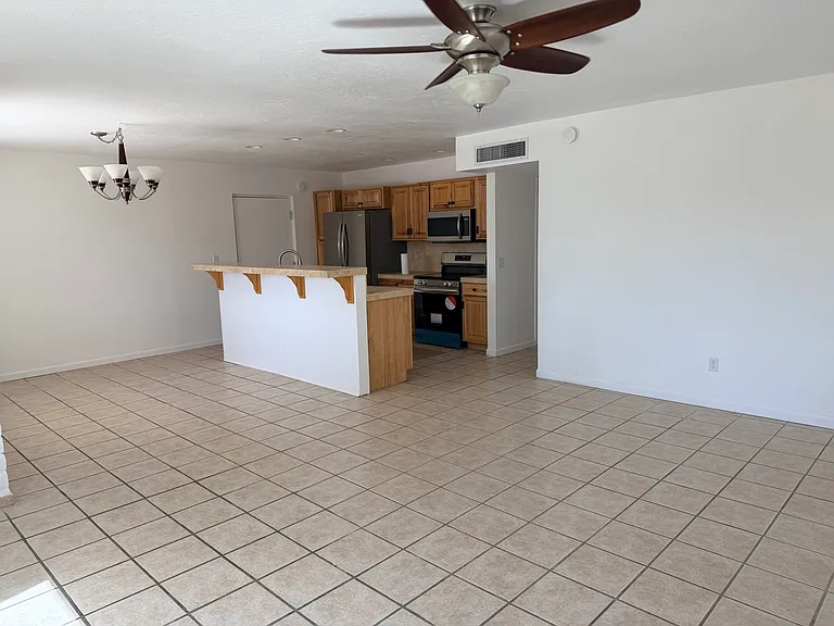 2126 Kingston Dr — Photo 4