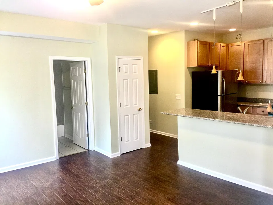 348 E 41st St #2