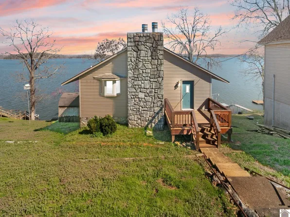 62 Lake Shore Dr, New Concord, KY 42076