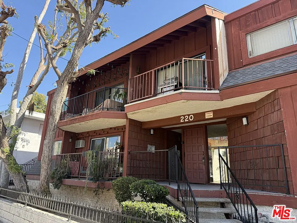 1 bed, 1.0 bath, 700 sqft, $2,300 — Photo 2