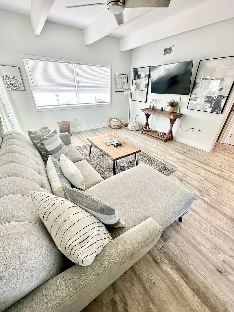 Nice 2 bedroom waterfront Okaloosa Island property for rent! — Photo 2