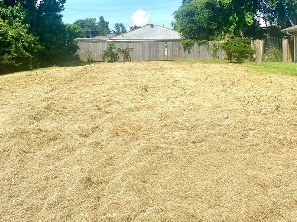 4834 Evangeline Dr, New Orleans, LA 70127