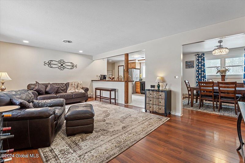 5th image of 15 Rolling Brook Drive
