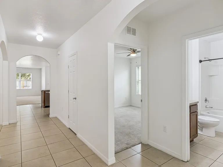 4257 Roberta Dr — Photo 2