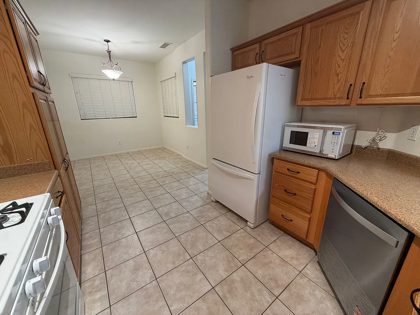 3 bed, 2.0 bath, 1344 sqft, $2,100 — Photo 3