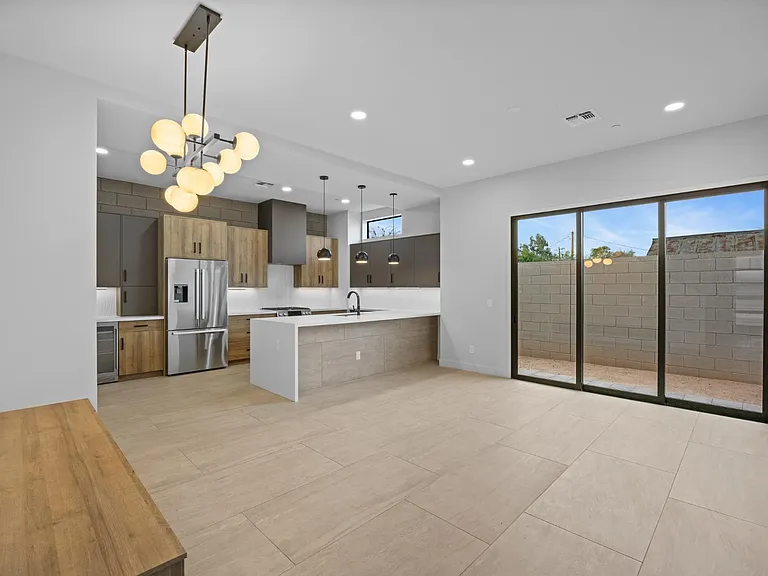 377 E Windsor Ave #5 — Photo 2