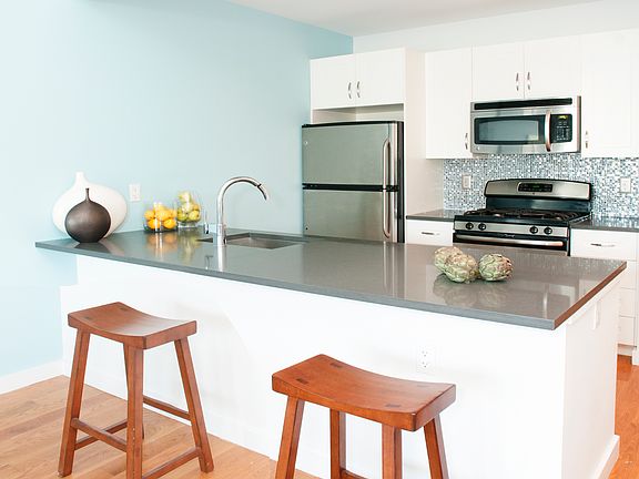 2nd image of 226 15th St APT 4B