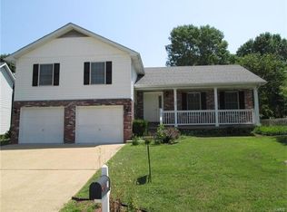 20 Whispering Oaks Dr, Washington, MO 63090