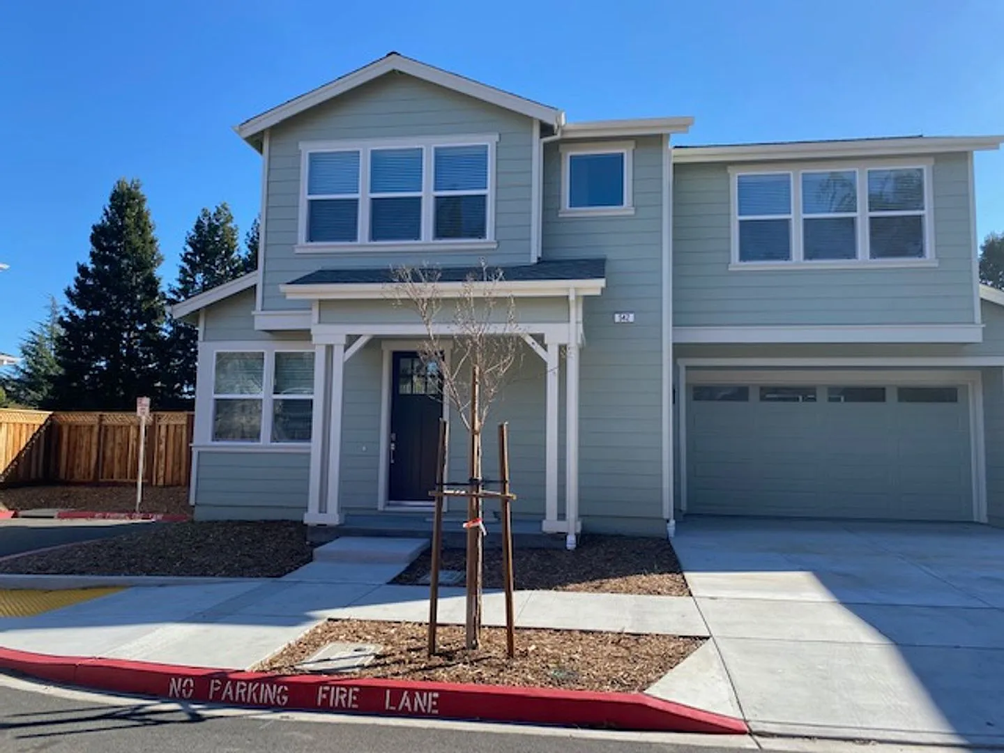 Solar ~ Newer Construction ~ 3 Bedrooms, 2.5 Bath **PG&E Savings — Photo 2