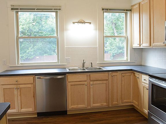 5th image of 2371 Summit St #16793385