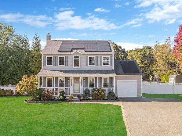 4 Alpine Court, Medford, NY 11763