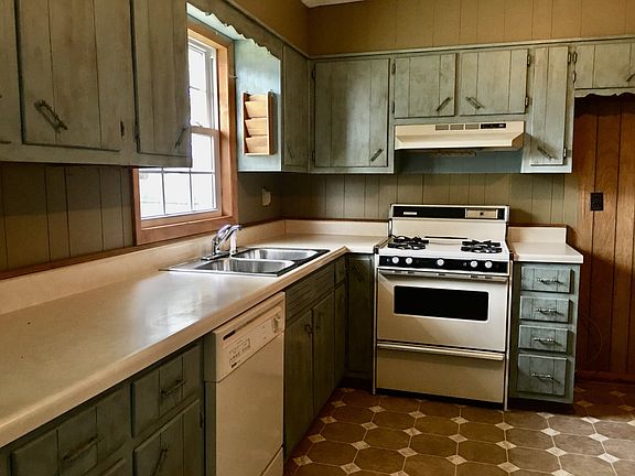 5th image of 301 Greggview St
