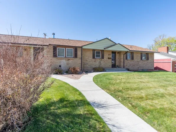 223 Highland Ave, Newcastle, WY 82701