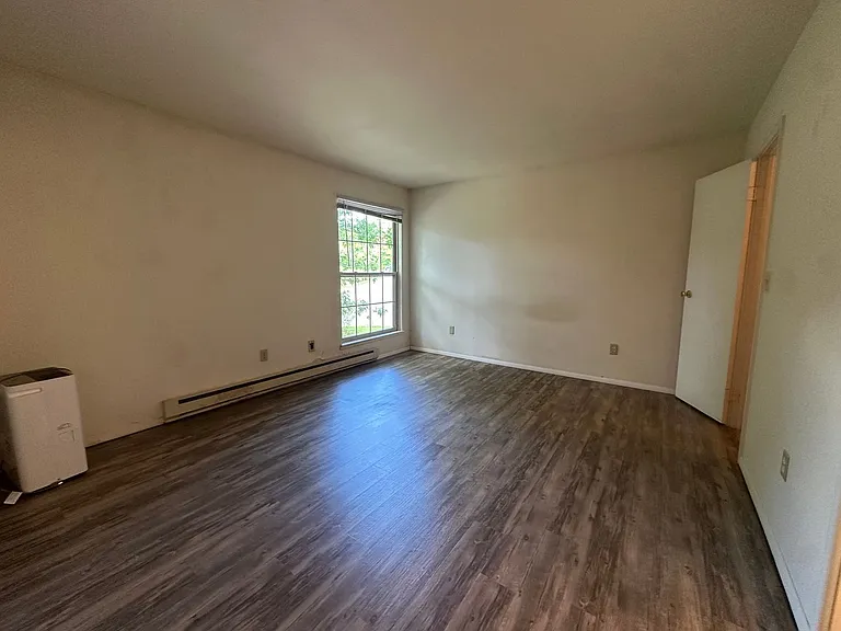 University Park Apartments near Cornell University — Photo 553