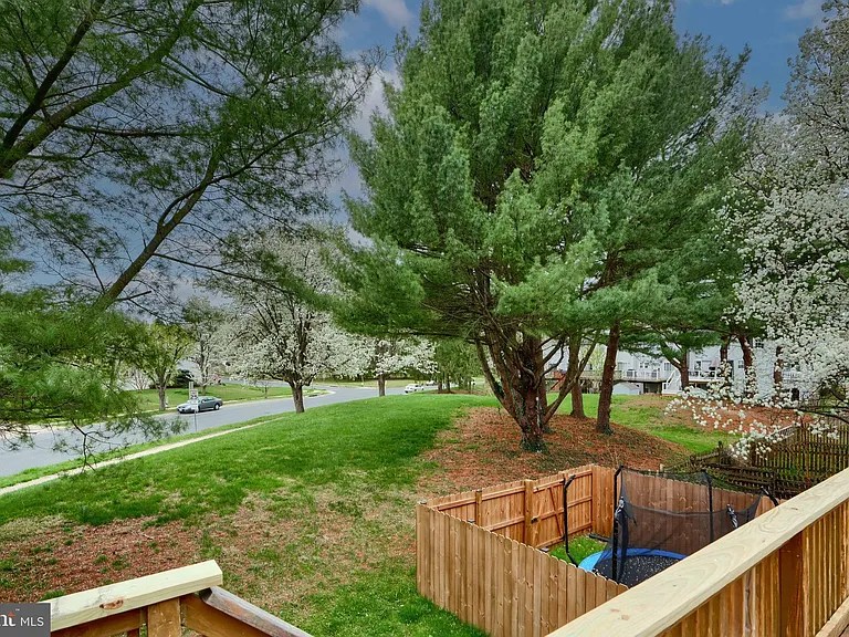 733 Reedy Cir — Photo 32
