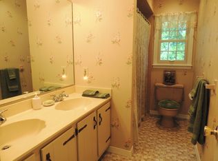 10 Sweeney Ct, Green Brook, NJ 08812