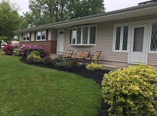 11 Gardens Dr, Springfield, MA 01119