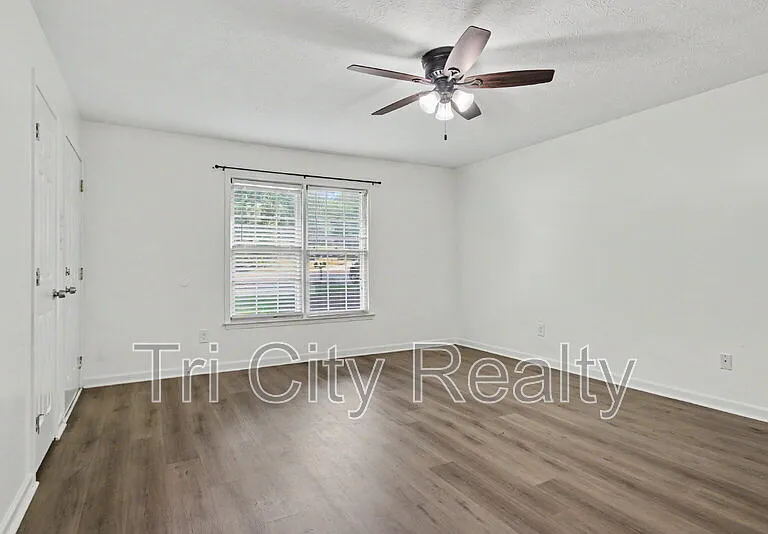 150 Chase Ct — Photo 12