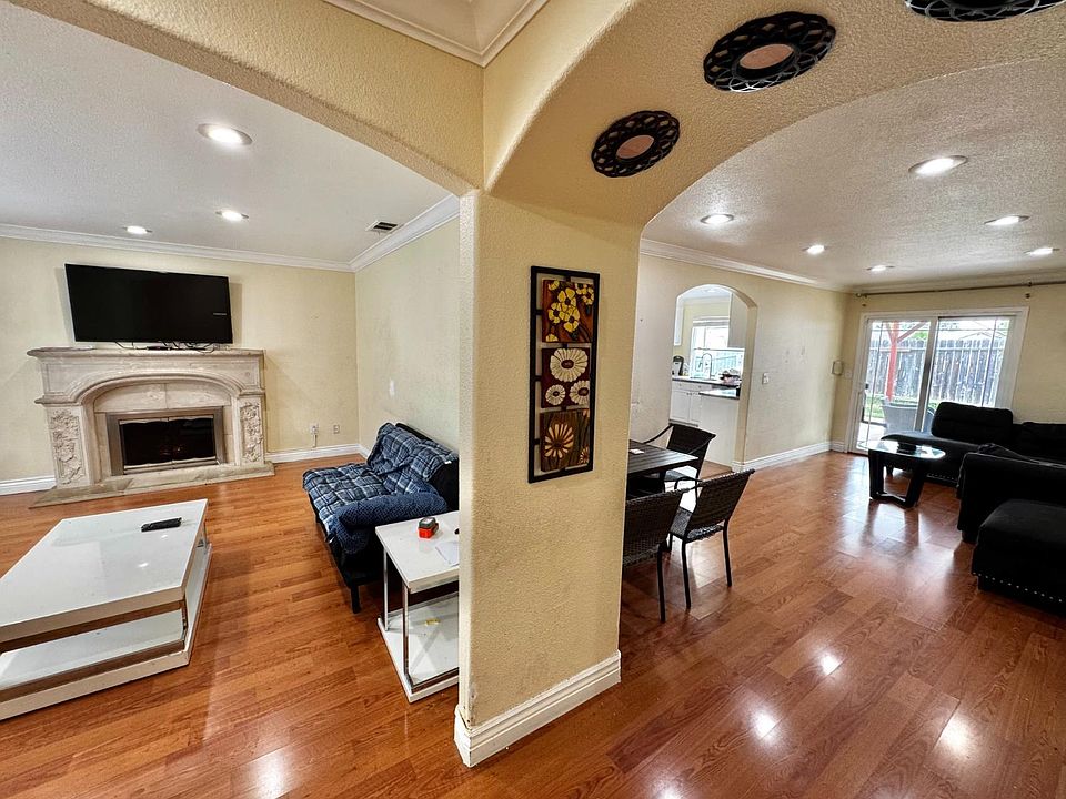 1st image of 3301 Glenmoor Dr