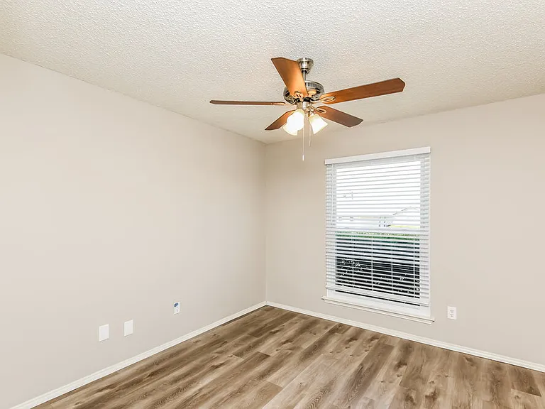 216 Rosewood Ln — Photo 14