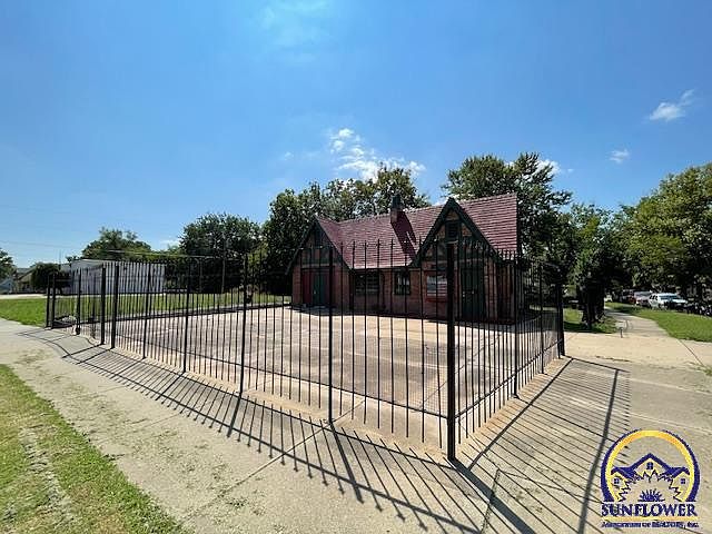 Listing photo 3