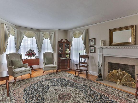 4th image of 102 Dogwood Ln